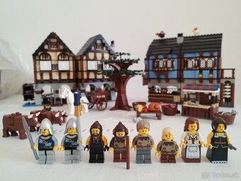 LEGO Castle 10193 Medieval Market Village (s krabicou) - 4
