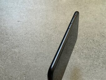 iPhone SE 2020 - 4