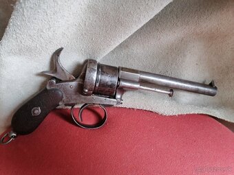 Revolver - 4