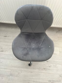 Otočná stolička na kolieskach - 4