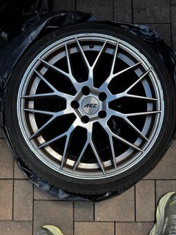 Letné kolesá 19" – disky 9Jx19H2 + pneumatiky 225/40 R19 - 4