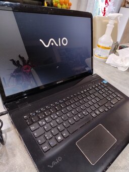 Sony Vaio SVE171 - 4