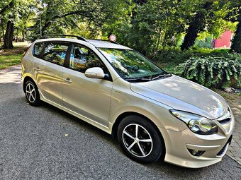 Hyundai i30 Combi family 1.6 benzín 93kW - 4