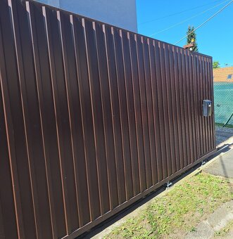 Exkluzívne ponúkame na predaj dva rodinné dom v Môťovej - 4