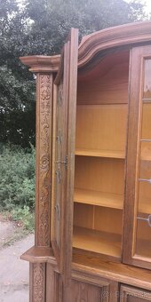 Celomasivní vitrína - knihovna - 4