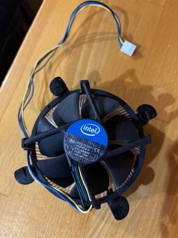 Procesor Intel i3 a chladič - 4