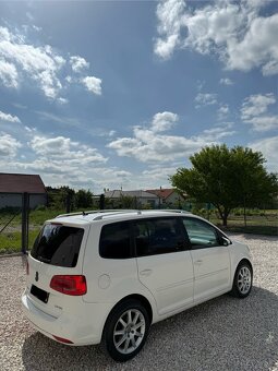 Volkswagen Touran - 4