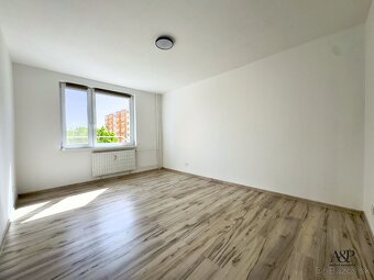 REKONŠTRUOVANÝ 2 IZBOVÝ BYT, 48M2, UL. L.NOVOMESKÉHO, SENICA - 4