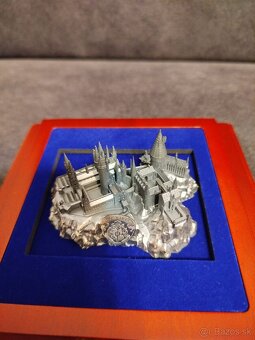 zlato striebro minca Harry Potter rokfort hrad 3D 2025 - 4