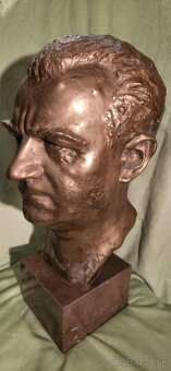 bronzová busta "Klement Gottwald"...Viktor Dobrovolný - 4