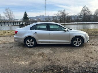 Volkswagen Jetta - 4