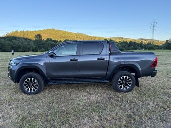 Toyota Hilux 2.8 D Double Cab 6AT GR Sport - 4