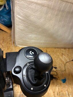 Logitech herný volant - 4