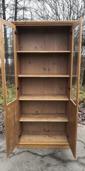 Masivná presklená knižnica - 4