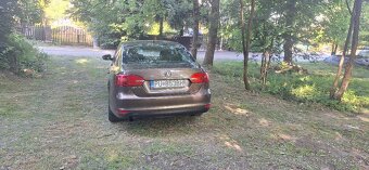Volkswagen Jetta - 4