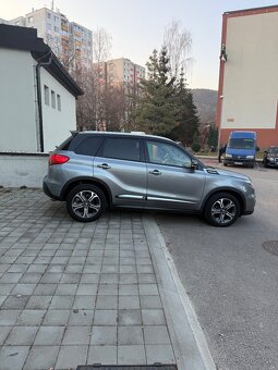 Suzuki Vitara 1.6 DDIS 88kw Navi,CarPlay,Alcantara,LED - 4