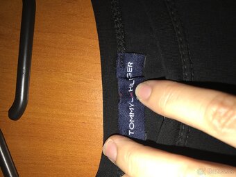 TOMMY HILFIGER black pánske tricko L/XL - 4