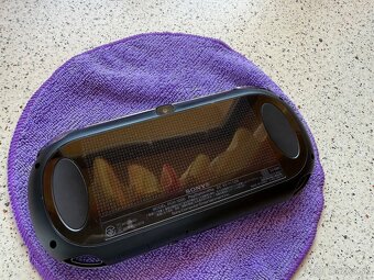 PS Vita OLED - ako nová 32 GB - 4