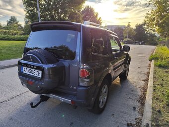 Mitsubishi Pajero - 4