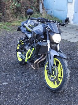 YAMAHA MT 07 - 4