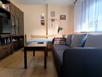 ZNOVU V PONUKE-PADNUTÁ REZERVÁCIA KRÁSNY ZAUJÍMAVO RIEŠENÝ  - 4