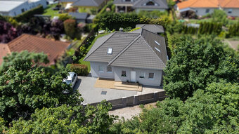 Výmerou nadštandardný rodinný dom, udržiavaná záhrada - 4