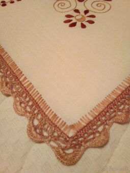 Ručne vyšívané obrusy 3 - 4