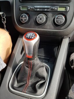 R36 GT kožená radiaca páka s BIELYM / ČERVENYM šitím - 4