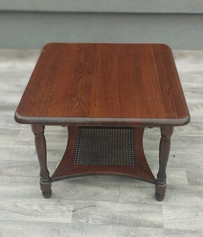 Stolík s ratanovou poličkou. - 4