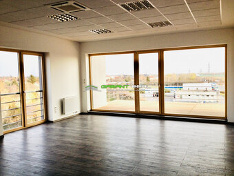 Predaj 5-podlažný polyfunkčný objekt, 2034 m2, Bratislava - 4