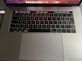 Apple MacBook Pro (15-inch,2018) Touchbar - 4