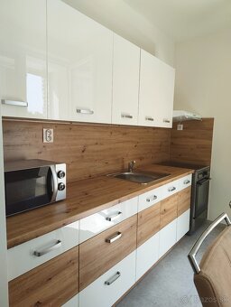 2 izbový byt na začiatku Petržalky - 4