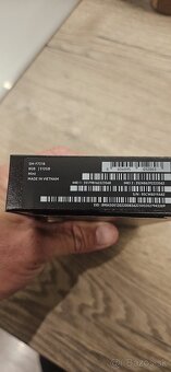 Samsung Z Flip5 - 4