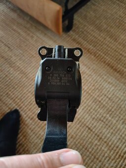 Plynový pedál A 906 300 04 04 - 4