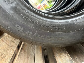 Continental 205/70/16”-97H - 4