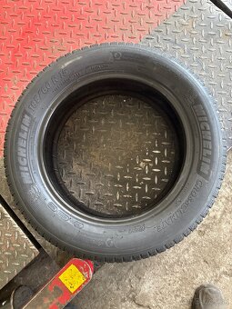 Celoročné pneu 185/60R15 viem aj prezuť - 4