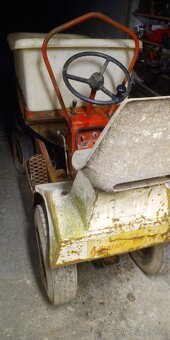 Krmiaci traktor - 4