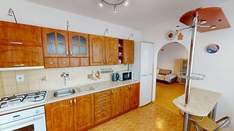 PRIESTRANNÝ 4-izbový byt s dvoma balkónmi Prašice - 4