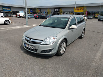 Opel Astra Caravan 1.9 CDTI 88KW 10/2010 - 4