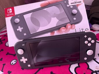 NINTENDO SWITCH LITE - 4
