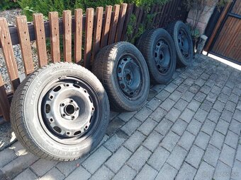 Predám disky zo zimnymi gumami Barum 185 60R14Polaris 185 - 4