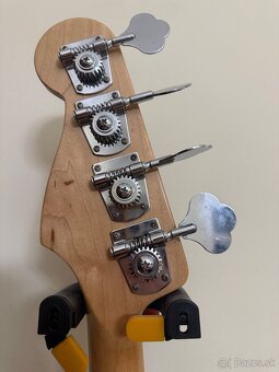 Fender Jazz Bass - 4