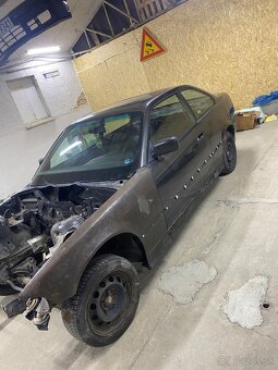 bmw e36 coupe karoséria kasňa - 4