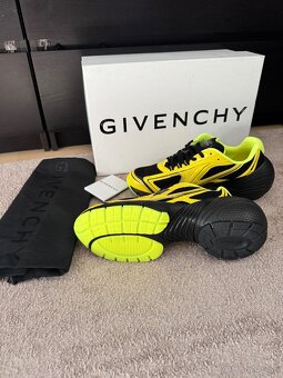 Givenchy - original - 4