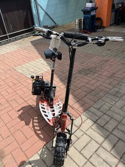 Motorová kolobežka na motor - 4