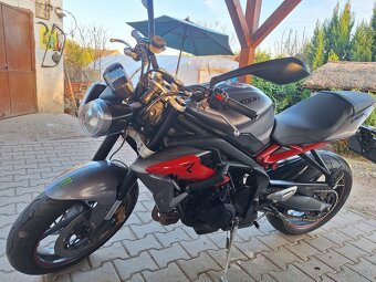 Triumph street triple R 675 - 4