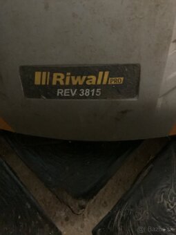 Vertikulátor na trávnik. Rival - 4