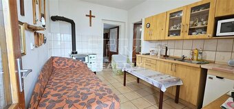 Na predaj rodinný dom s veľkým pozemkom v obci Veľký... - 4