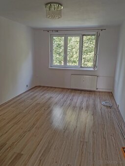 3 - izbový byt s loggiou - sídlisko Západ - ulica Štúrova - 4