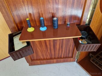 Skrinkový retro šijací stroj LADA - 4